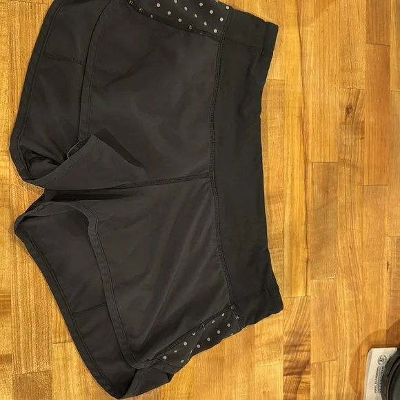 Size 6 Lululemon speed shorts - Picture 2 of 8
